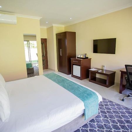 Douglas Lodge & Apartments Lilongwe Esterno foto