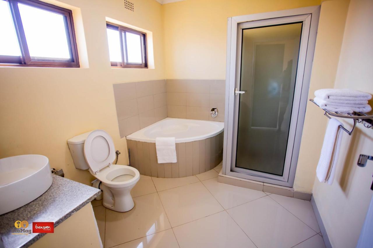Douglas Lodge & Apartments Lilongwe Esterno foto