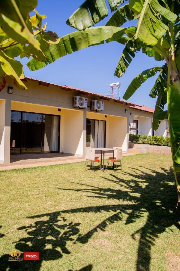 Douglas Lodge & Apartments Lilongwe Esterno foto