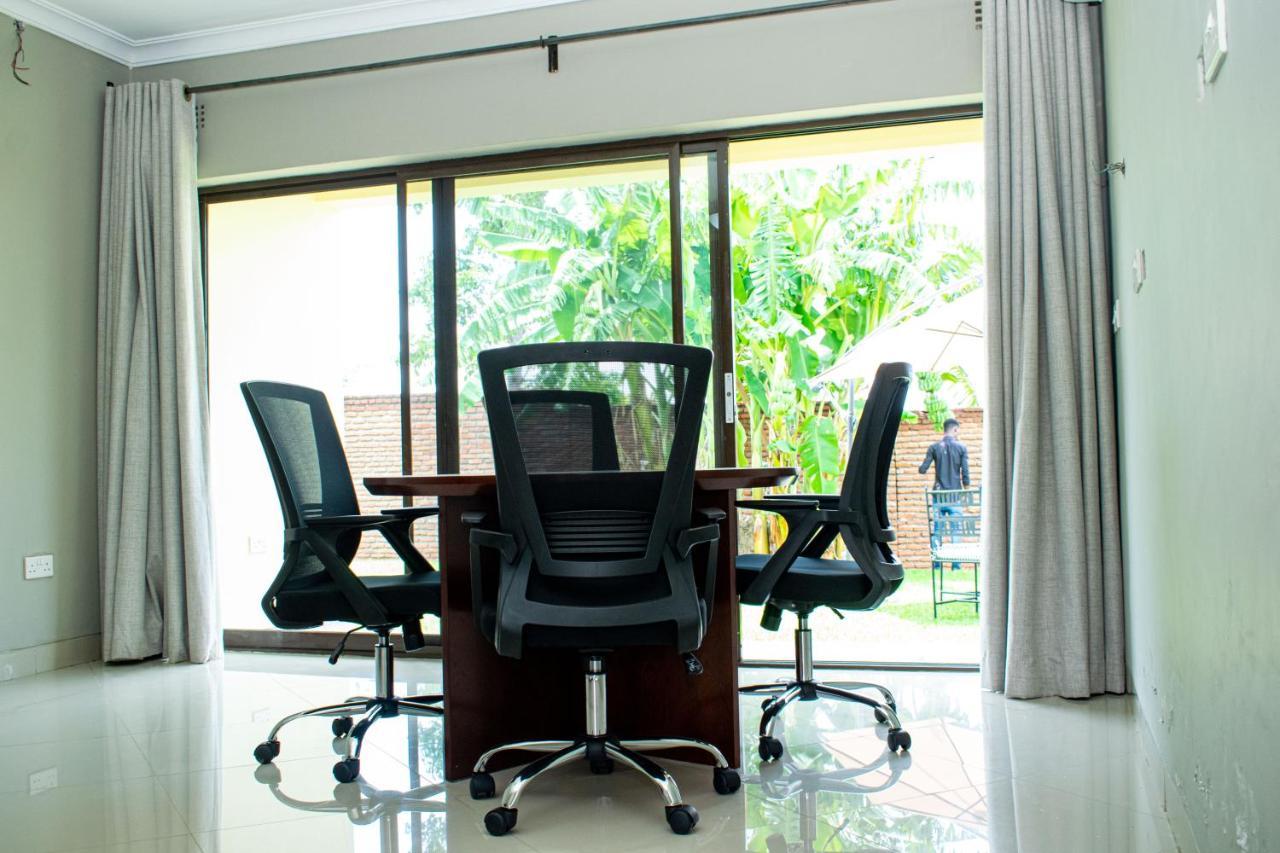 Douglas Lodge & Apartments Lilongwe Esterno foto
