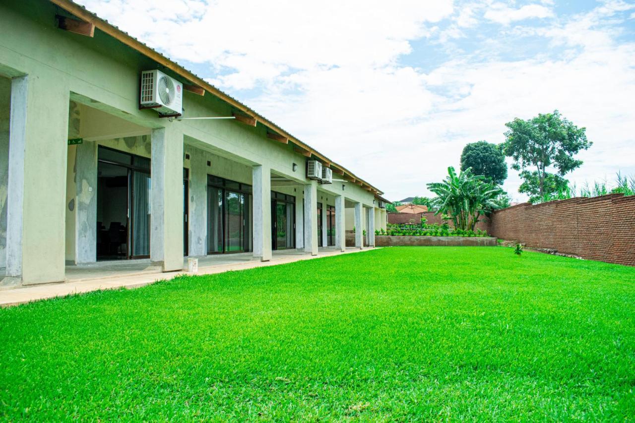 Douglas Lodge & Apartments Lilongwe Esterno foto