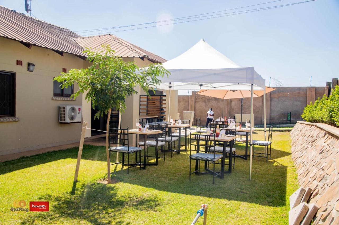 Douglas Lodge & Apartments Lilongwe Esterno foto