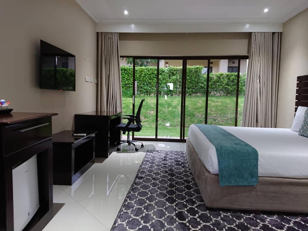 Douglas Lodge & Apartments Lilongwe Esterno foto
