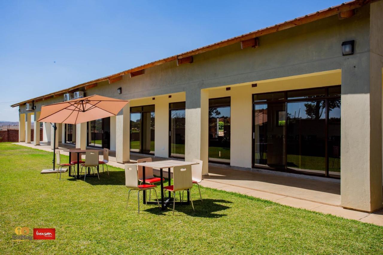 Douglas Lodge & Apartments Lilongwe Esterno foto