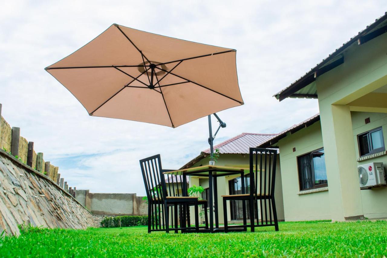 Douglas Lodge & Apartments Lilongwe Esterno foto