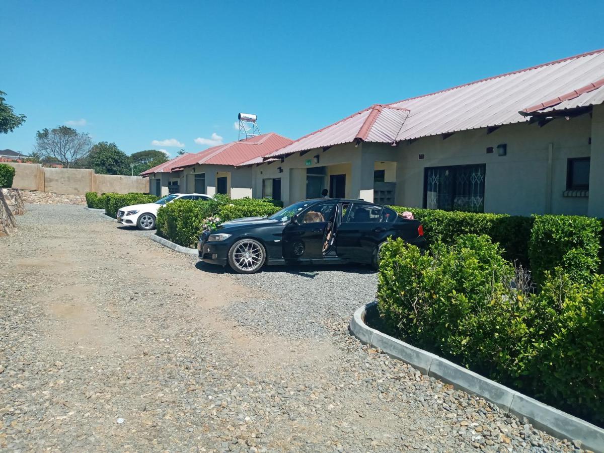 Douglas Lodge & Apartments Lilongwe Esterno foto