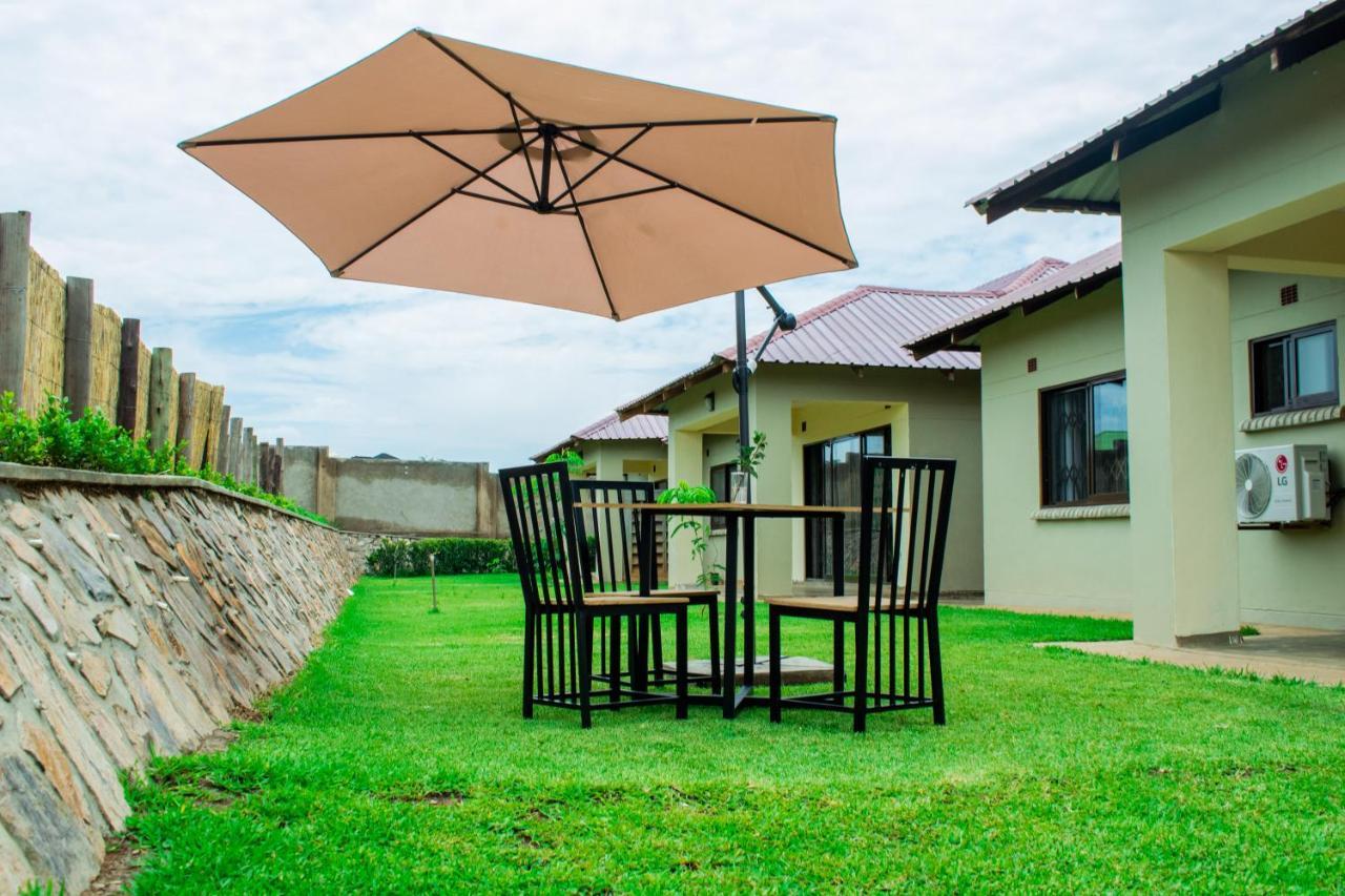 Douglas Lodge & Apartments Lilongwe Esterno foto